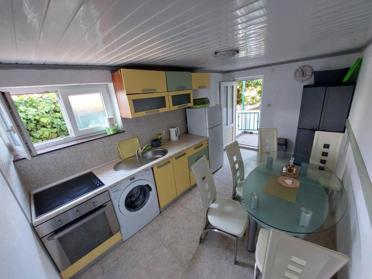 Peaceful & Cozy Rest House, 80M From Beach Trogir Exterior photo
